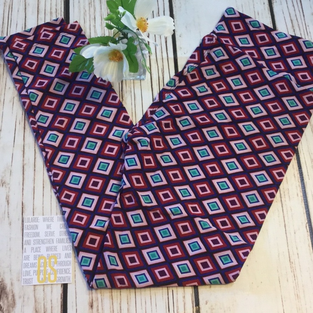 🎀Geometric triangles red & pink NWT one size